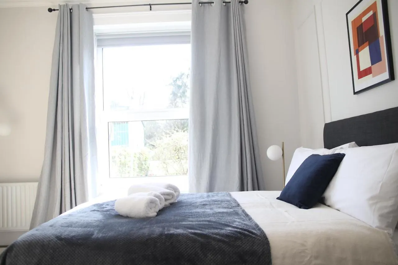 Crawford House- Scholarlee Living Apartments 코크 아일랜드