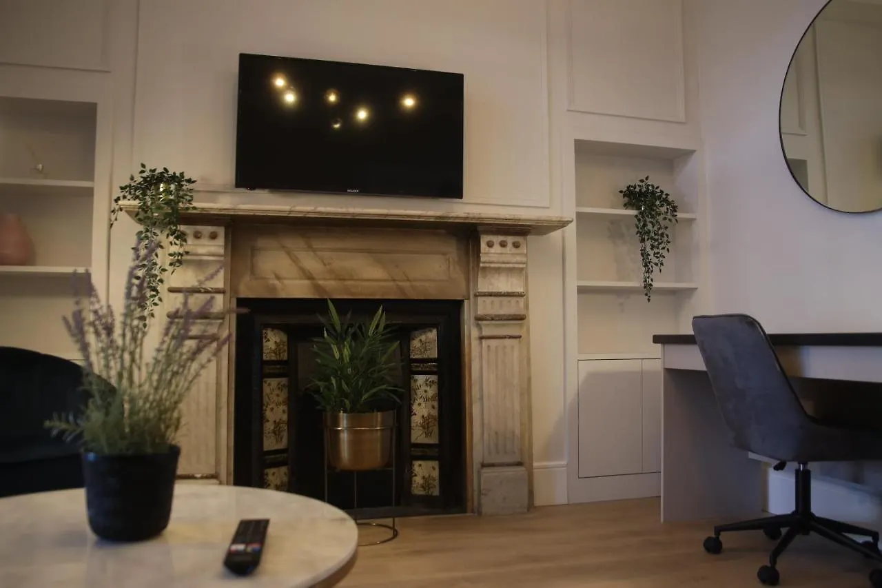 Guest house Crawford House- Scholarlee Living Apartments Cork