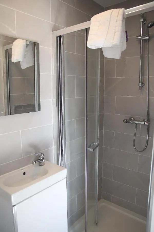 Crawford House- Scholarlee Living Apartments Cork Guest house