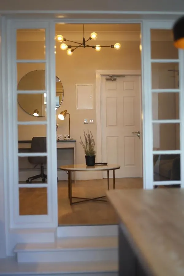 Crawford House- Scholarlee Living Apartments Cork Guest house