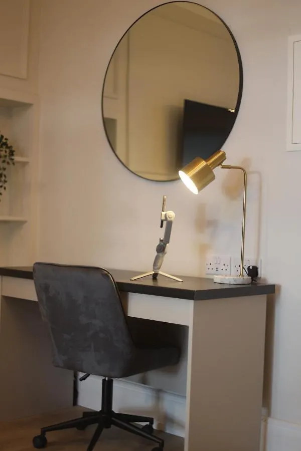 Crawford House- Scholarlee Living Apartments Cork Guest house