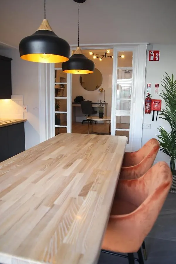 Crawford House- Scholarlee Living Apartments Cork Ireland