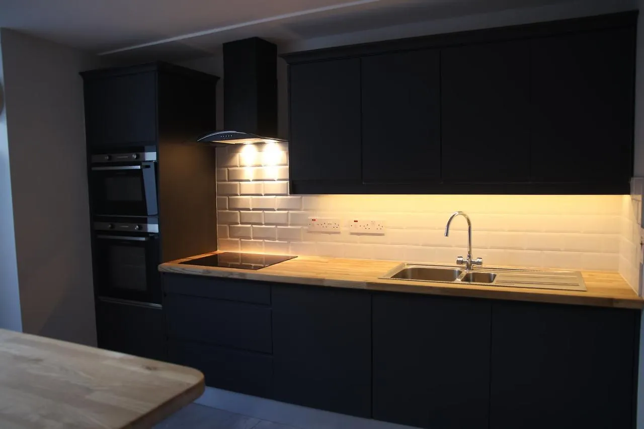 Crawford House- Scholarlee Living Apartments Cork 3*,
